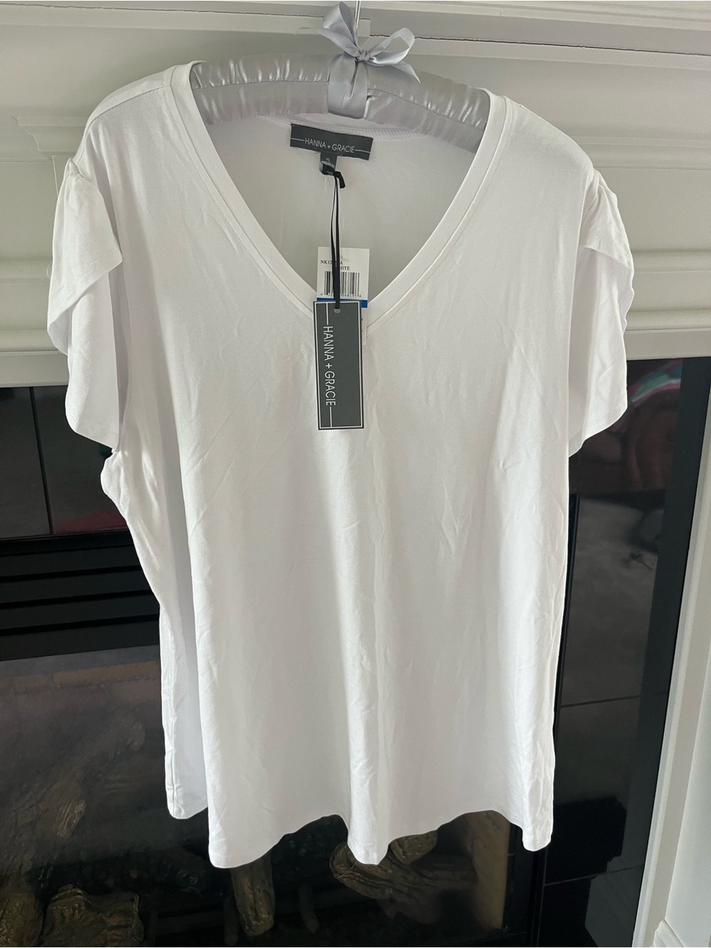 White V-Neck Women's Top XL Flutter Sleeve. Brand New!